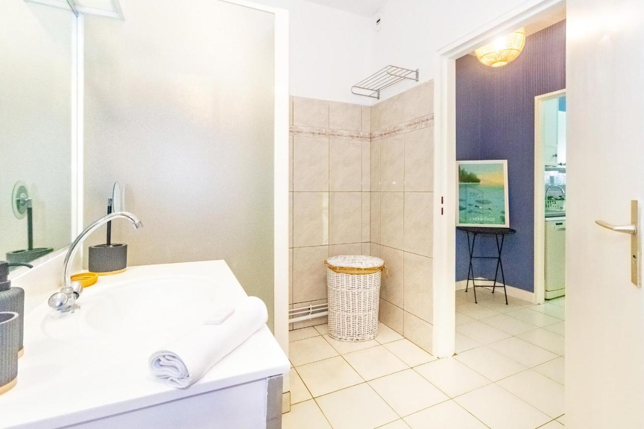 Cuty - Bel Et Spacieux Apt Avec Magnifique Vue Mer Et Piscine Saint Gilles Les Bains Exterior photo